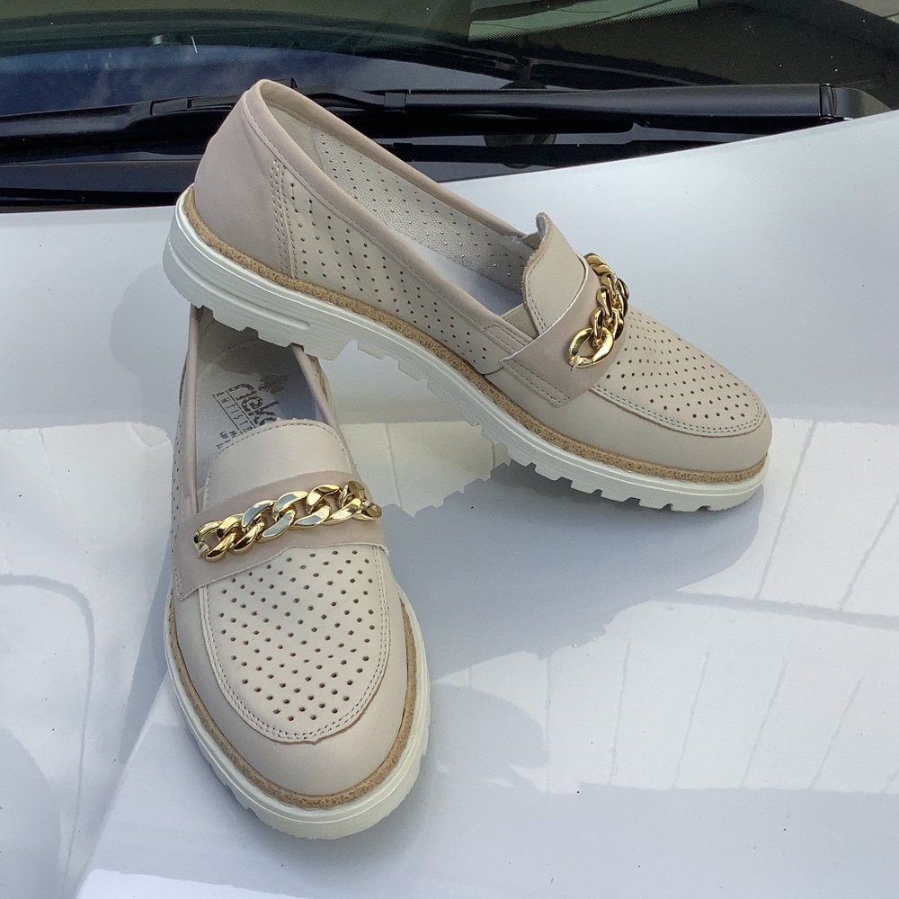 REIKER AntiStress Leather Loafer 41 (US 9 9.5) Perforated Gold Chain Shoes Beige